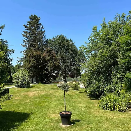 Villa Avec Piscine, Tennis En Champagne Proche épernay&paris Les Essarts-les-Sezanne